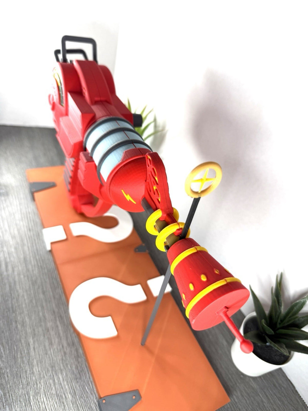 3D Printed Call Of Duty Ray Gun With Mystery Box Stand 