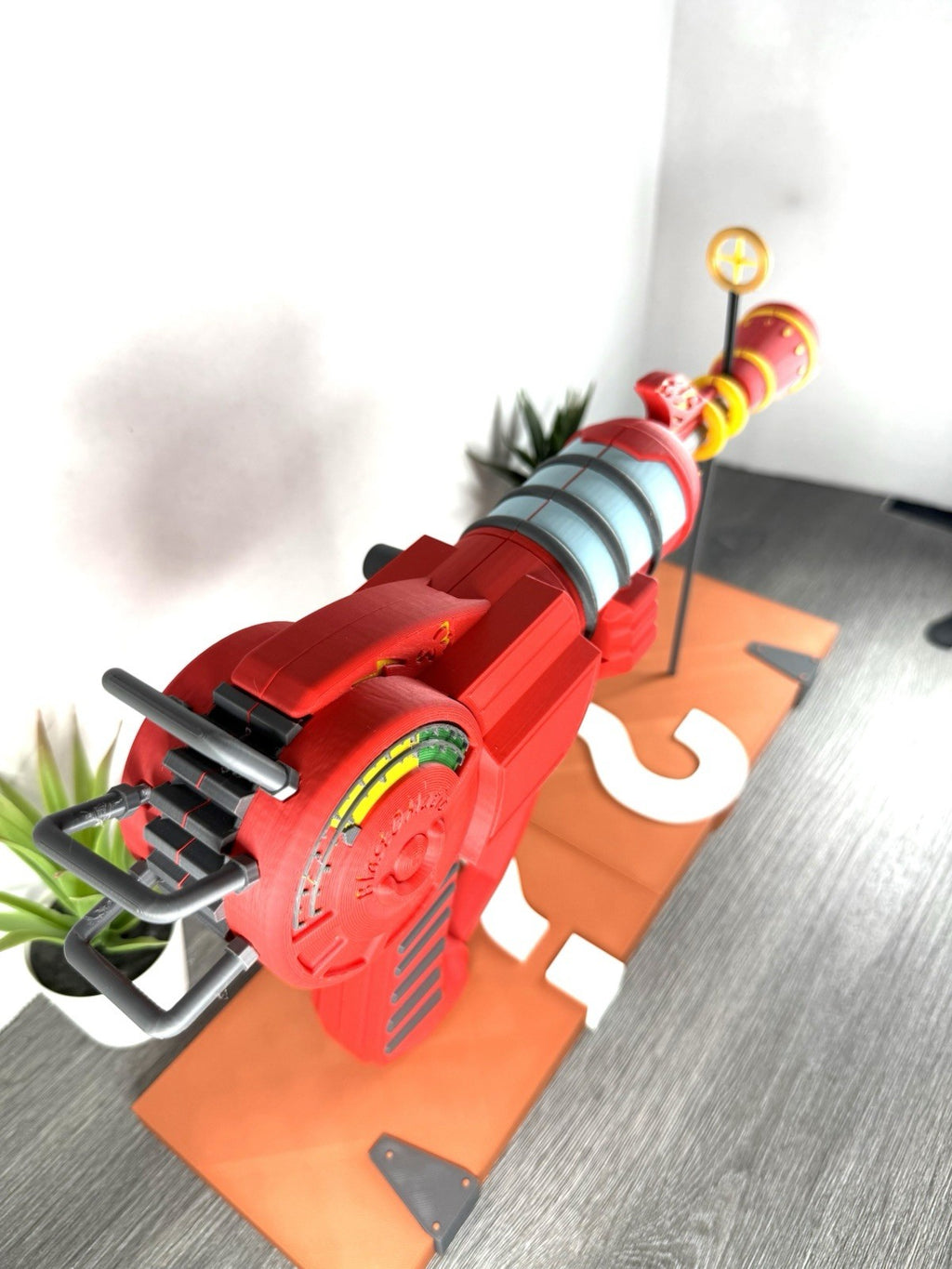 3D Printed Call Of Duty Ray Gun With Mystery Box Stand 