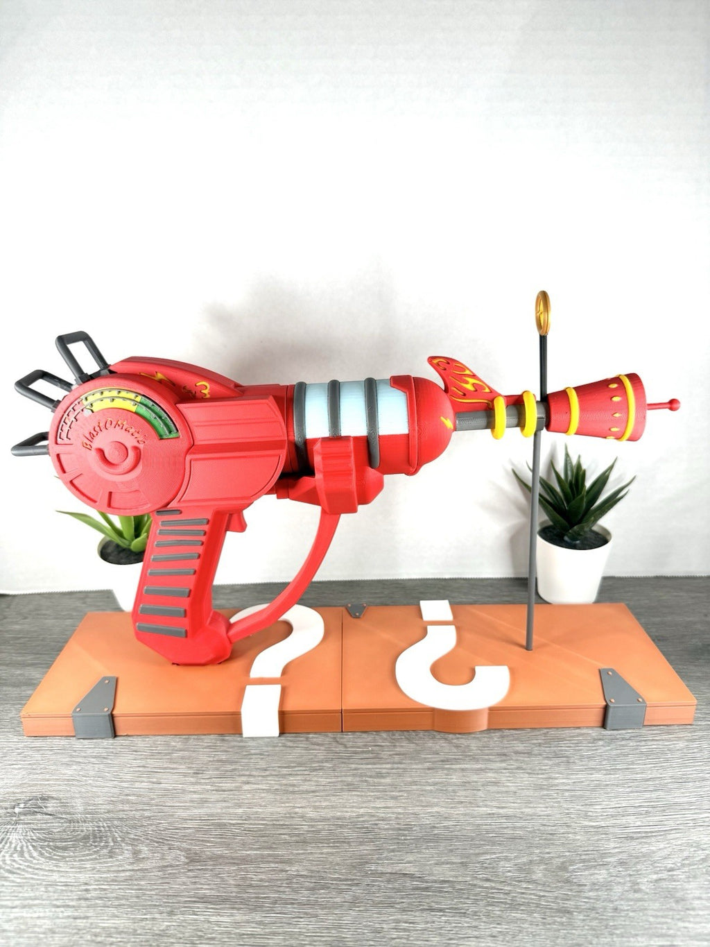 3D Printed Call Of Duty Ray Gun With Mystery Box Stand 