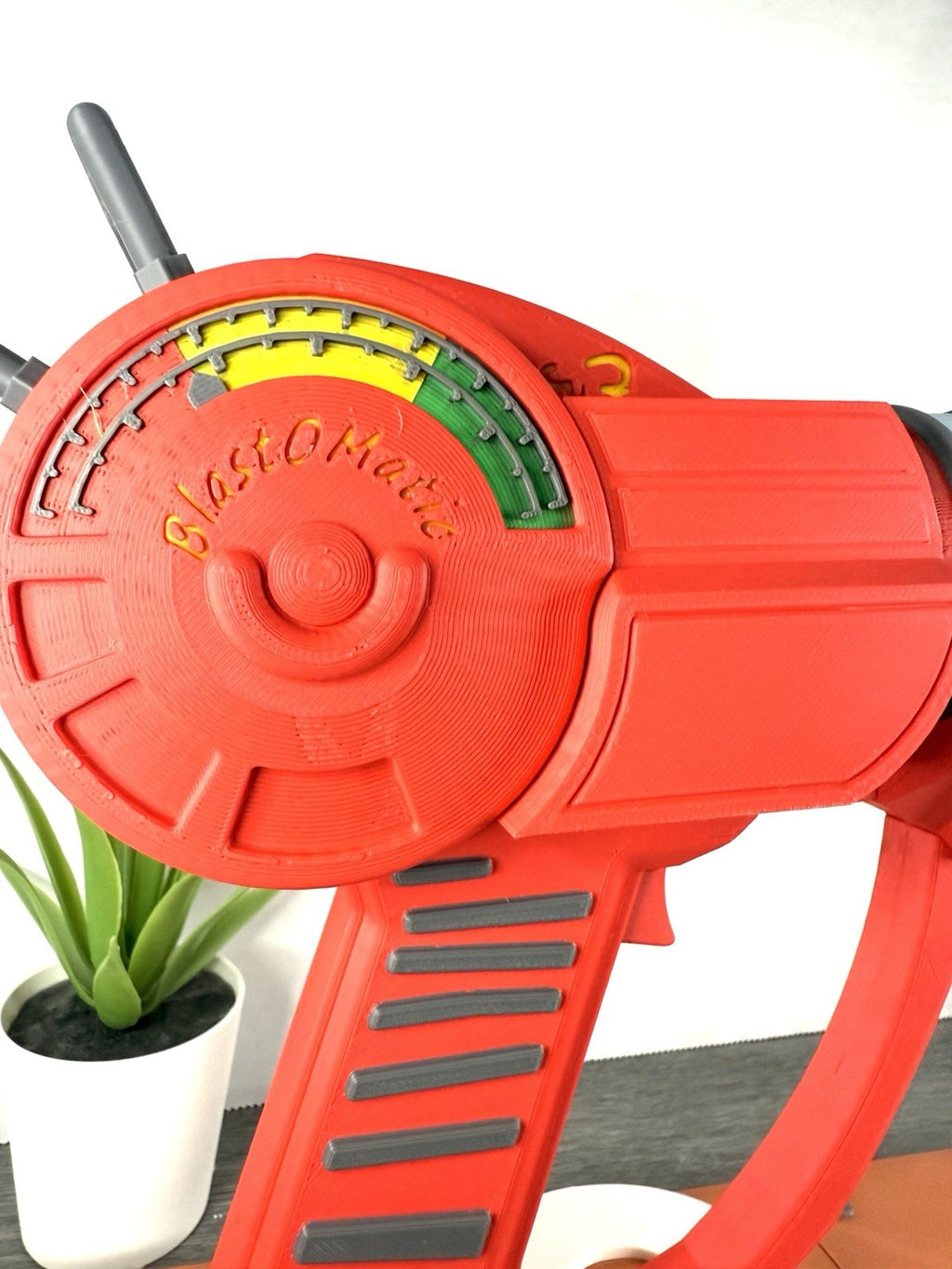 3D Printed Call Of Duty Ray Gun With Mystery Box Stand 