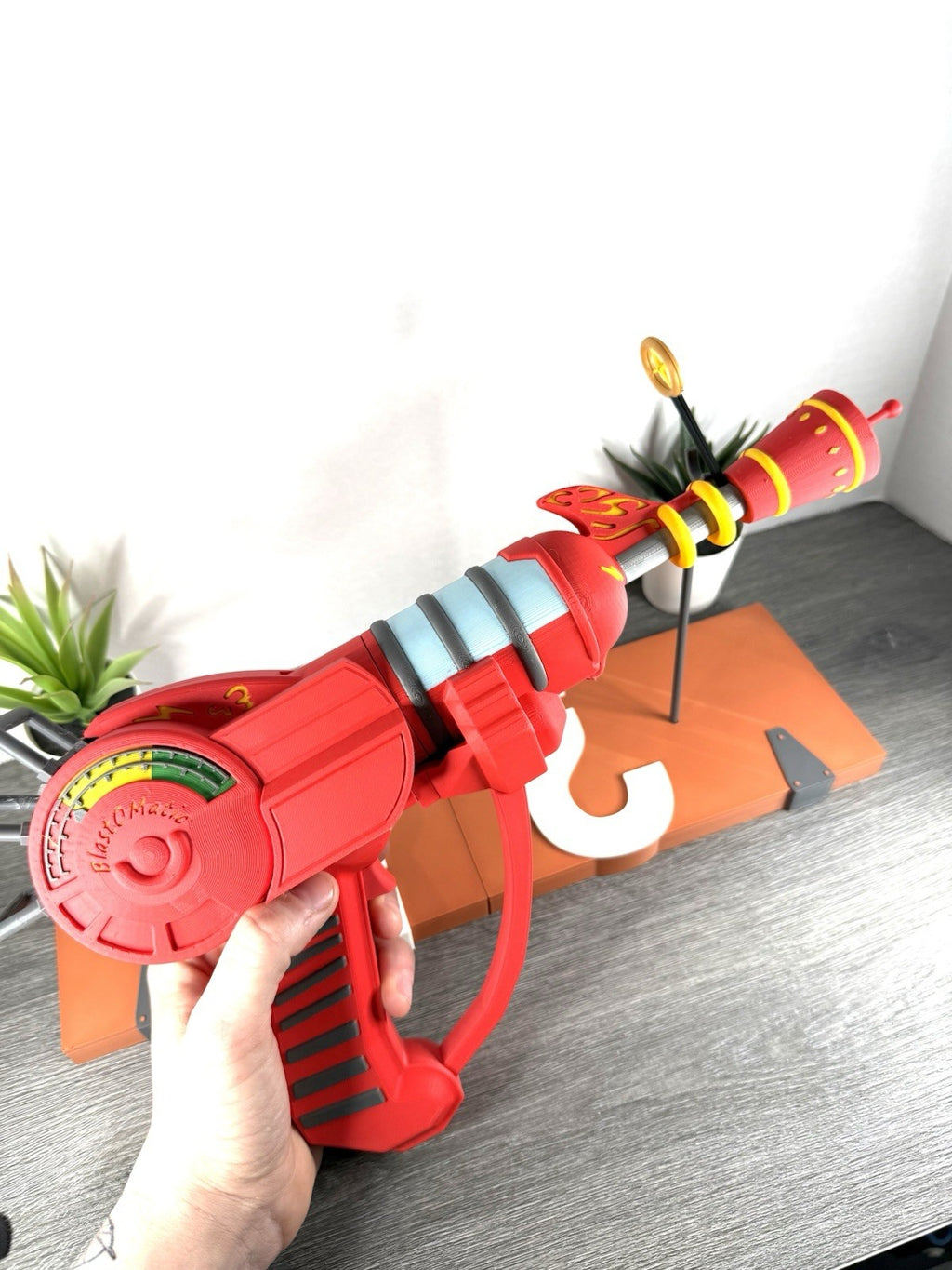 3D Printed Call Of Duty Ray Gun With Mystery Box Stand 