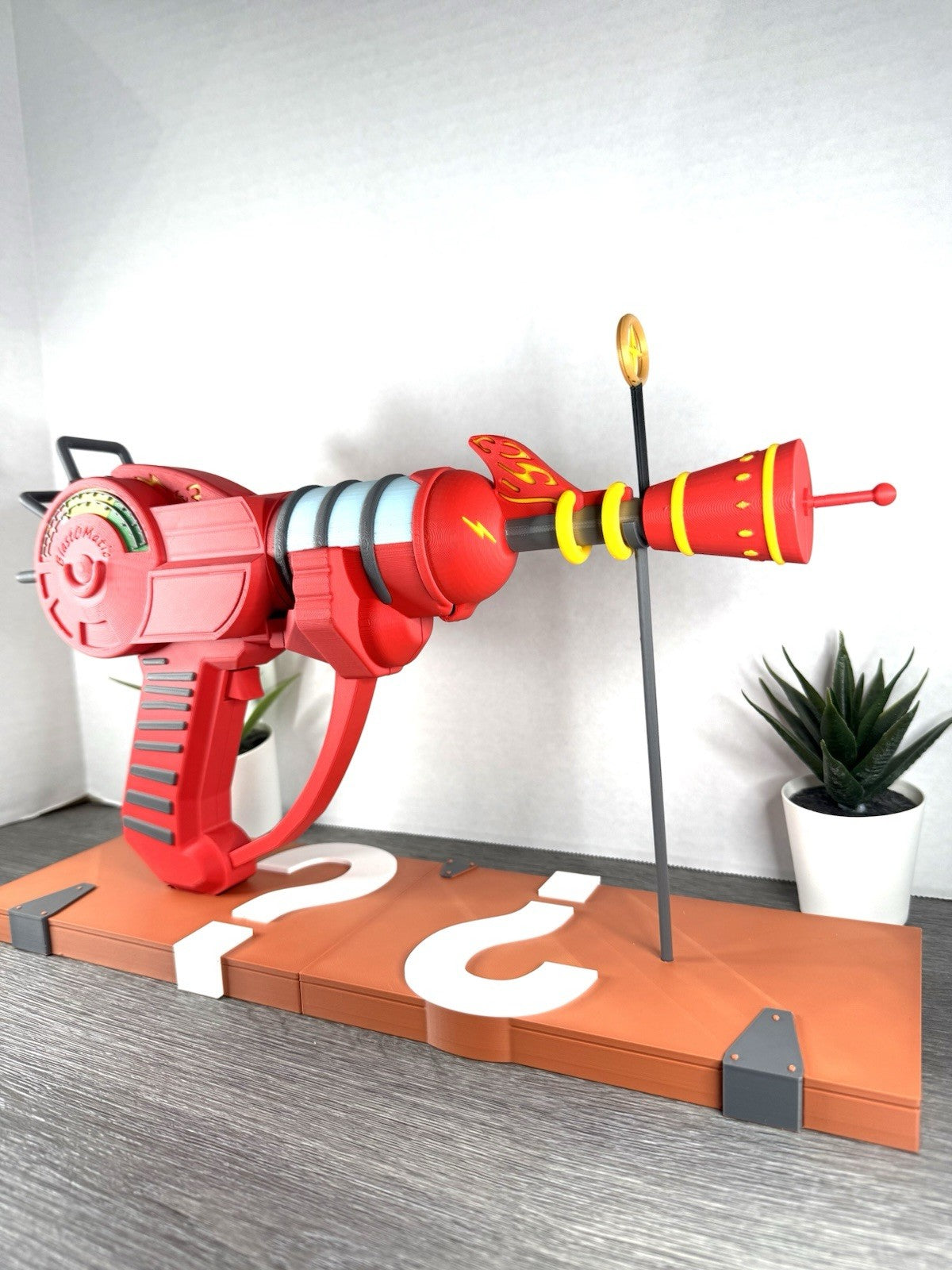 3D Printed Call Of Duty Ray Gun With Mystery Box Stand 